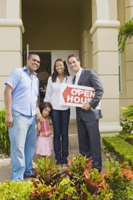 Il faut être conscient que la vente de biens immobiliers a des répercussions fiscales pour les résidents canadiens et les étrangers.