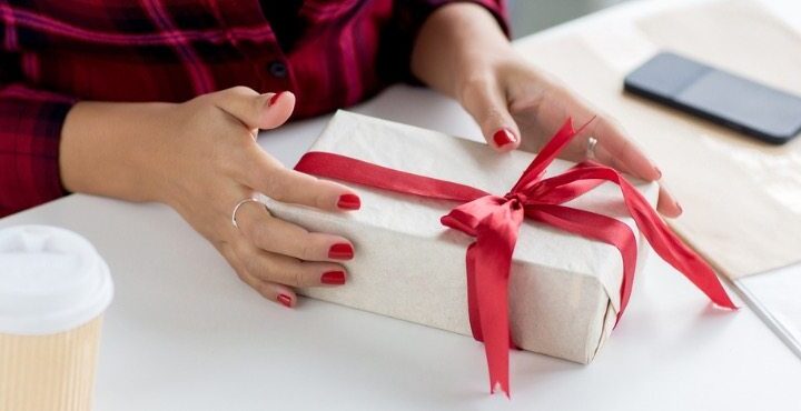 What To Do When You're Given A Gift During An EI Visit